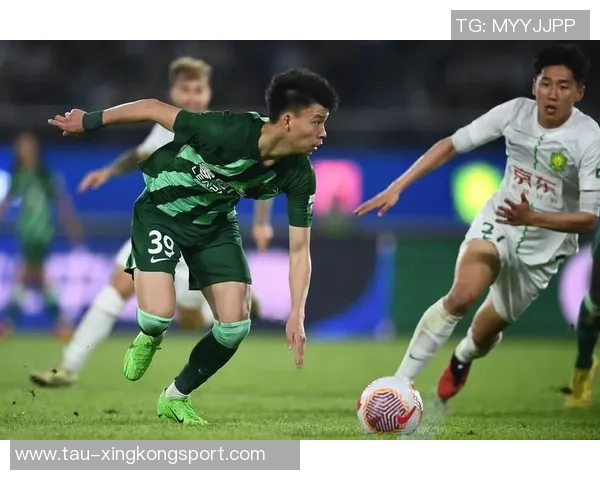 足球运动员2号的成长之路与职业生涯的辉煌瞬间回顾